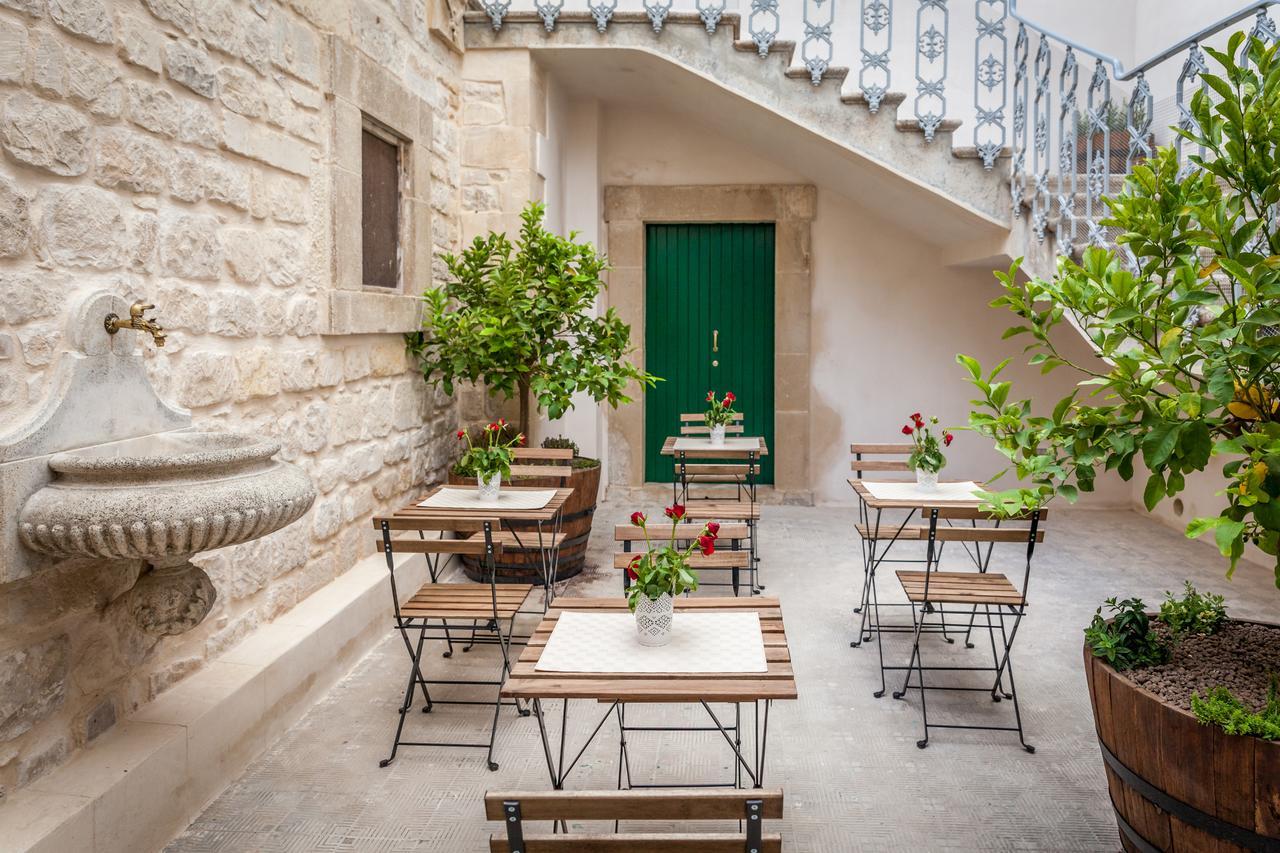 Palazzo Montalbano Bed & Breakfast Шикли Екстериор снимка