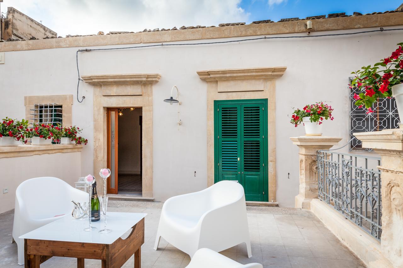 Palazzo Montalbano Bed & Breakfast Шикли Екстериор снимка
