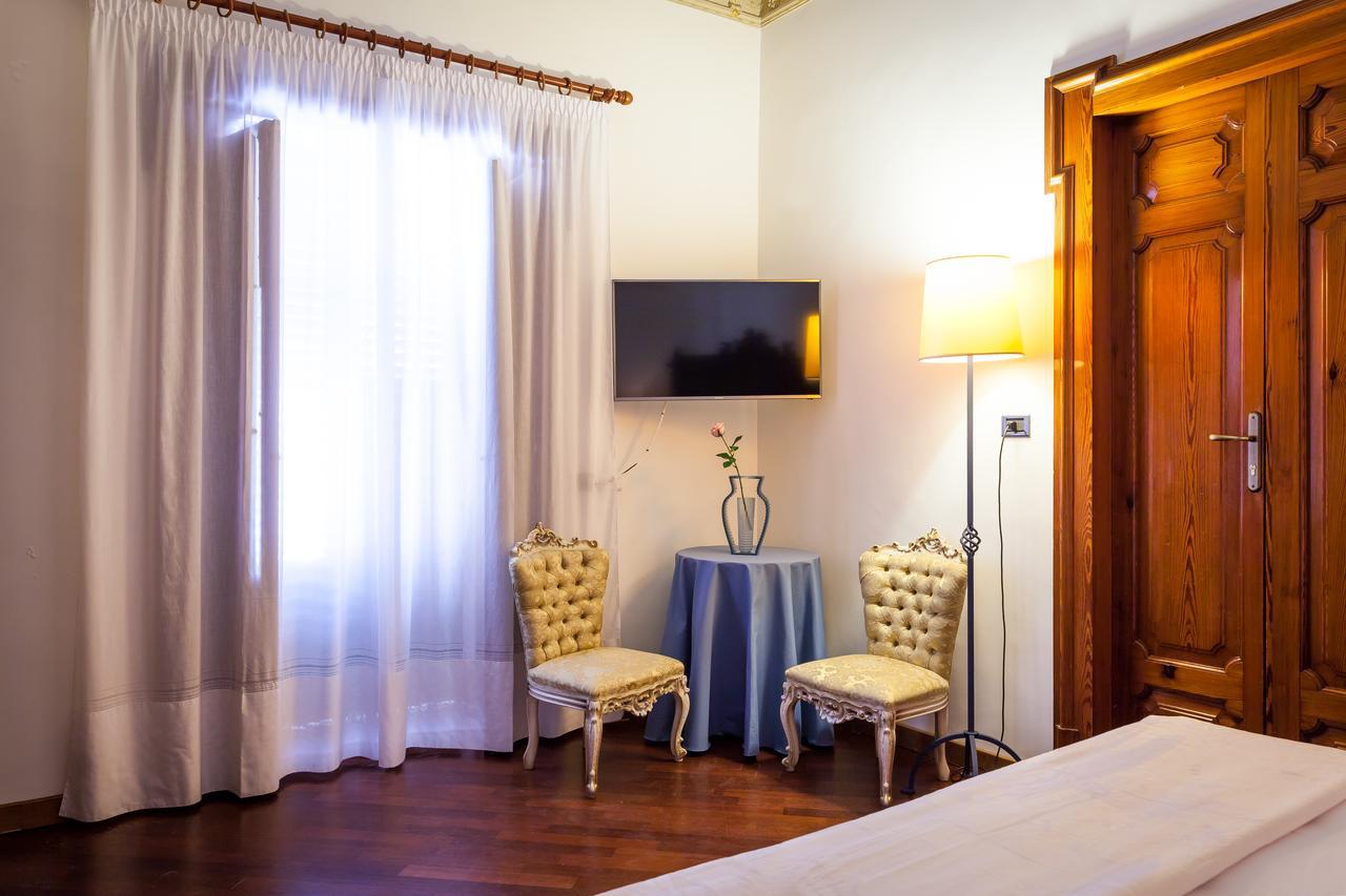 Palazzo Montalbano Bed & Breakfast Шикли Екстериор снимка